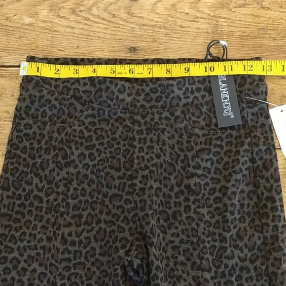 NWT Blank NYC Leopard Stretchy Leggings with Pockets | Size 26 - Picture 2 of 5